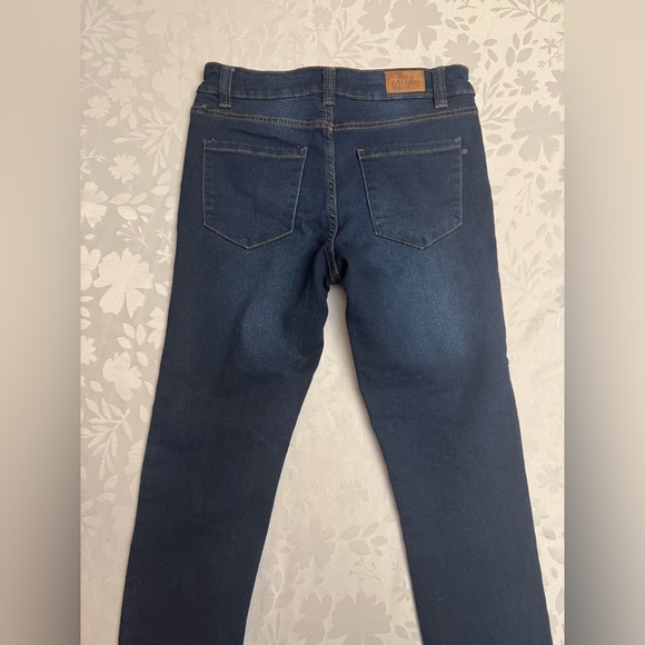 Tahari Dark Blue Women's skinny jeans with soft fabric size 8 - Picture 2 of 4